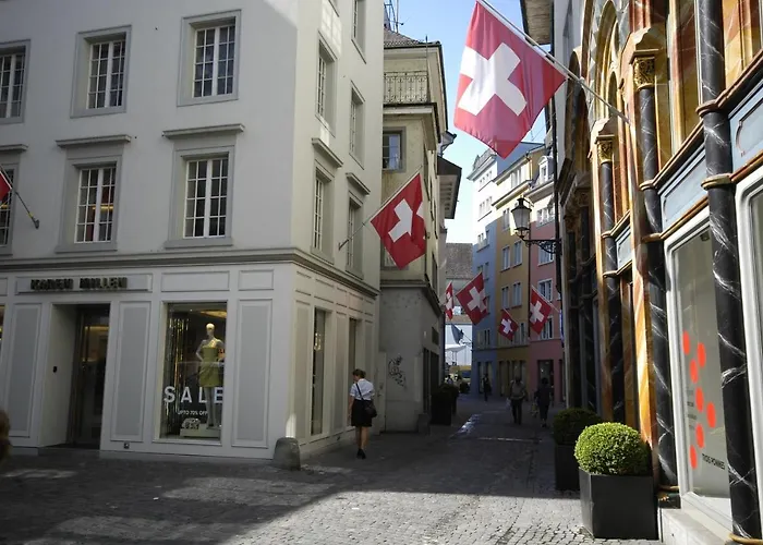 At Famous Storchengasse - Stork 44 *