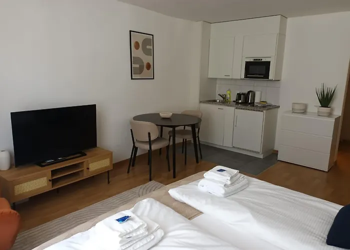 At Famous Storchengasse - Stork 44 *